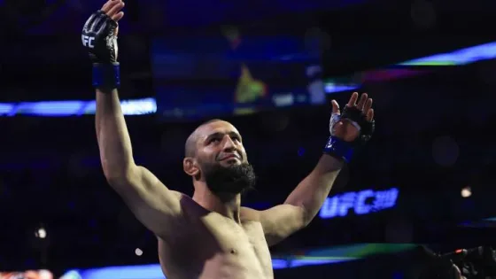 المشهد المعاصر | حمزة شيماييف يكتب التاريخ ويتوج بطلاً للعالم في الوزن المتوسط في UFC 319