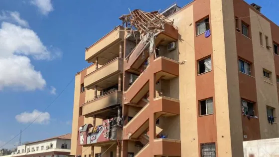 المشهد المعاصر | رواية جيش الاحتلال لقصف مستشفى ناصر: استهدفنا كاميرا ونأسف لسقوط مدنيين