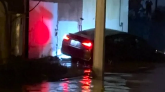 المشهد المعاصر | سيول جارفة تجتاح إحدى محافظات السعودية وتجرف المركبات بعد عواصف استثنائية