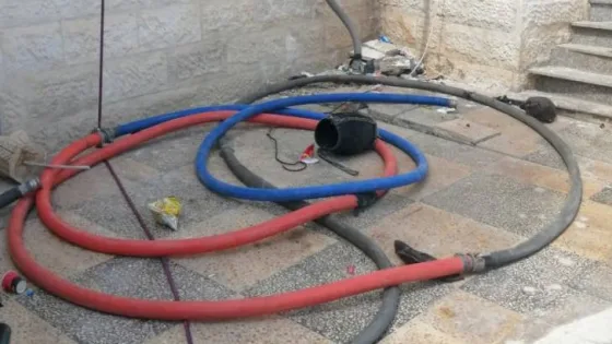 المشهد المعاصر | ضبط شبكة لسرقة وبيع المياه في إربد.. “المياه” تداهم منازل تستخدم آباراً تجميعية