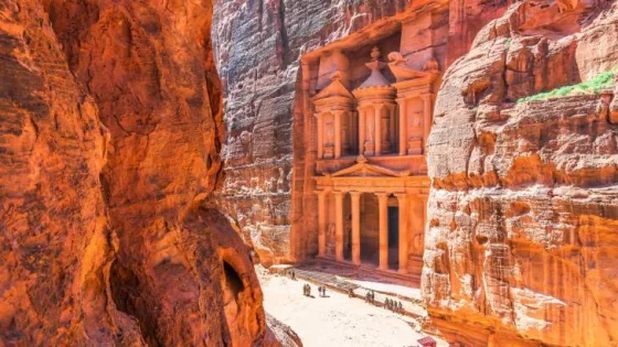 المشهد المعاصر | وزارة السياحة تطلق حزمة جديدة ضمن “أردننا جنة” لتنشيط السياحة في البترا واستهداف 20 ألف مشارك
