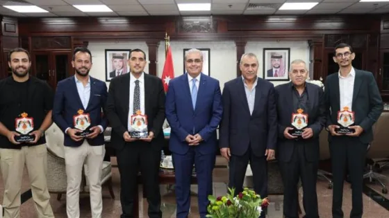 المشهد المعاصر | وزير الصحة يكرّم فريقاً طبياً في “البشير” لإنجازهم عملية نوعية بإعادة زراعة طرف مبتور لطفلة