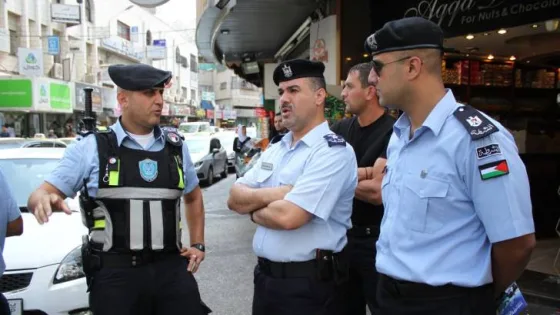 المشهد المعاصر | الأمن الفلسطيني يعتقل 3 أشخاص بتهمة ترويج إشاعة “حل السلطة وإخلاء المقرات الأمنية”