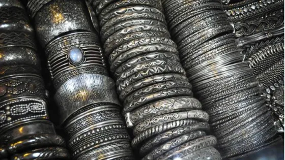 المشهد المعاصر | الفضة تهبط بقوة وتقترب من خسارة 2% في التعاملات الصباحية