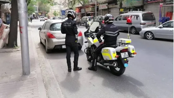 المشهد المعاصر | انقلاب مركبة يتسبب بأزمة سير خانقة على دوار الداخلية صباح الثلاثاء