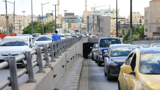 المشهد المعاصر | تباطؤ وكثافة مرورية بسبب حادث سير في نفق الاقتصاد