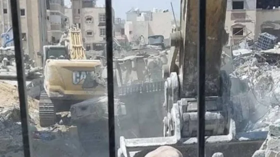 المشهد المعاصر | جرافة للاحتلال تجرف جثمان شهيد في جباليا تثير غضباً واسعاً