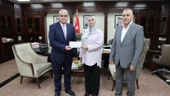 المشهد المعاصر | عثرت على مبلغ مالي كبير.. وزير الصحة يكرم عاملة خدمات في “البشير” ويؤكد: “الأمانة نموذج يحتذى”
