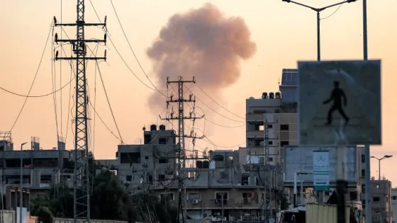المشهد المعاصر | مصادر فلسطينية: طيران الاحتلال يشن غارات مكثفة ومتواصلة على عدة مناطق في مدينة غزة
