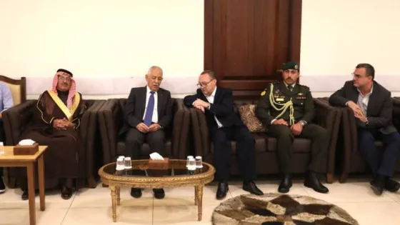 المشهد المعاصر | مندوبا عن الملك وولي العهد. العيسوي يعزي عشيرة حداد وآل عصفور